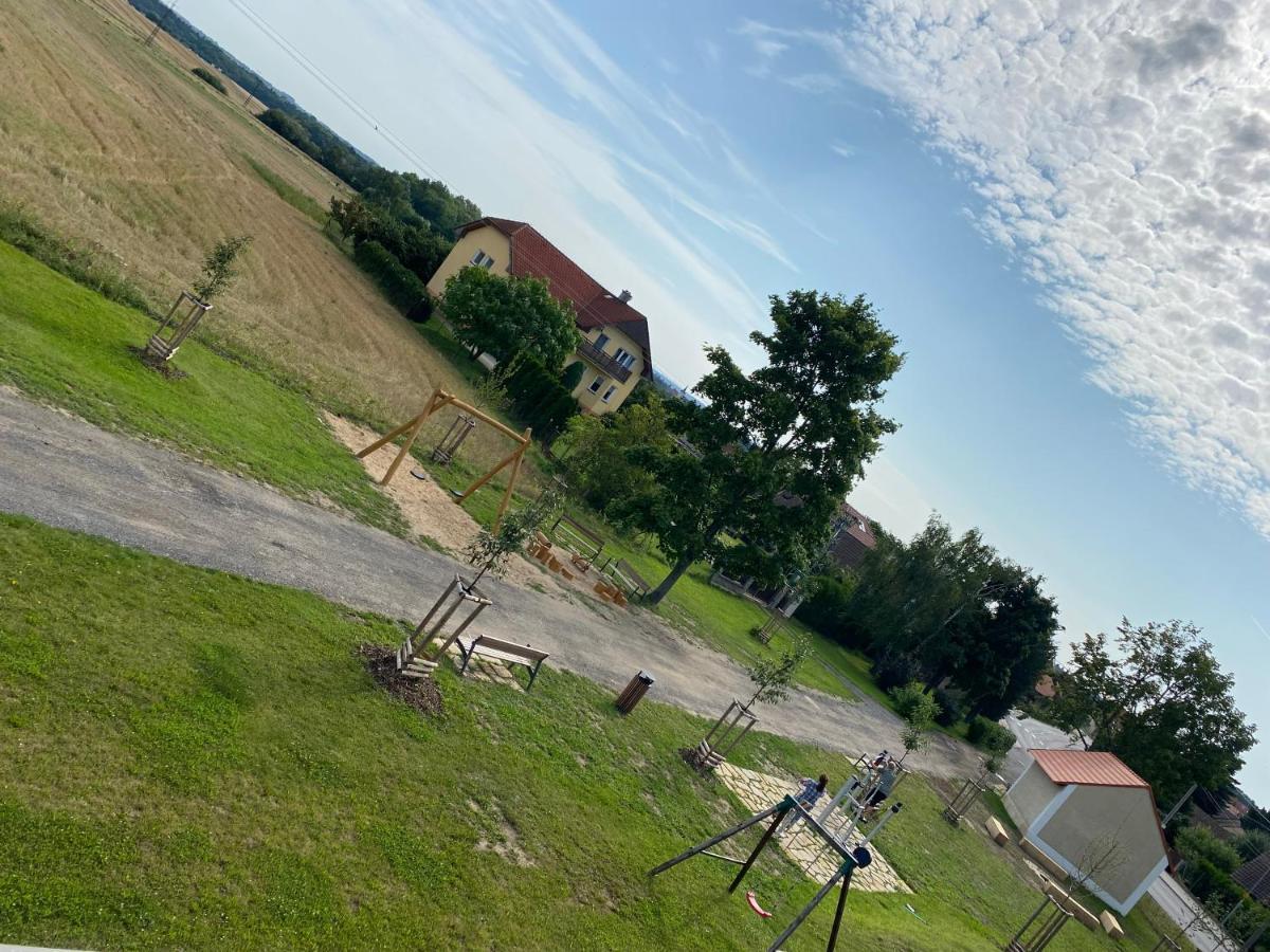 Penzion Rozkos Prŭhonice Luaran gambar
