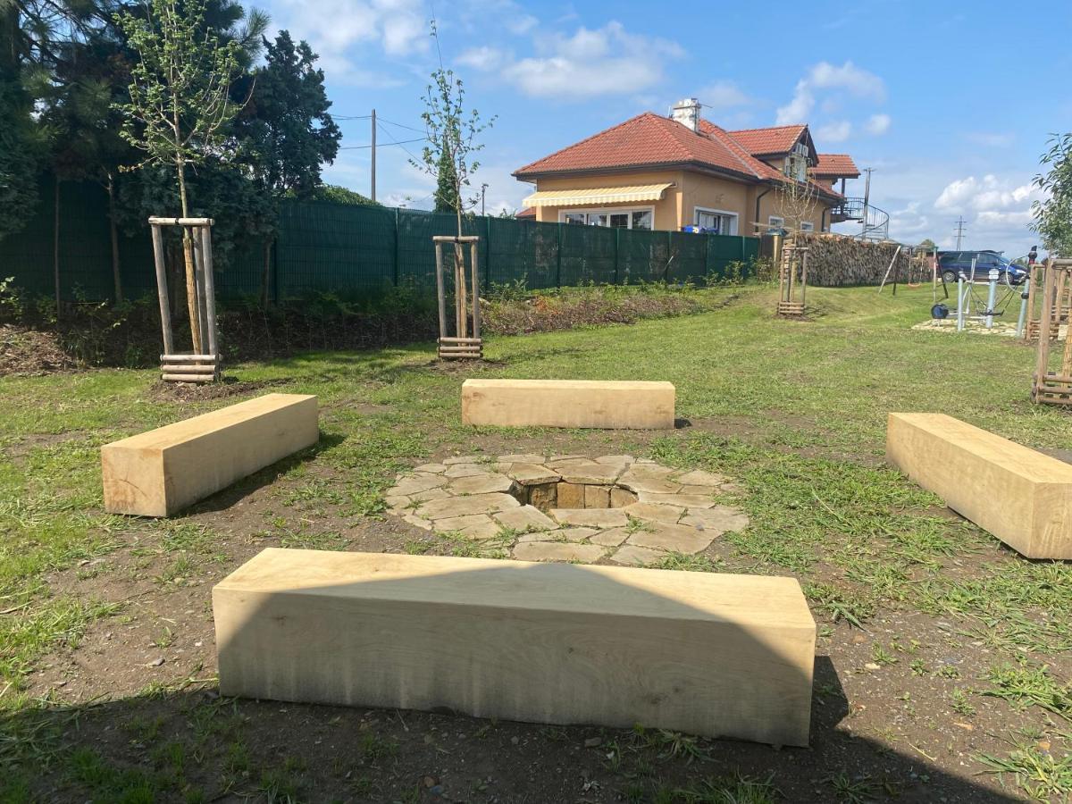 Penzion Rozkos Prŭhonice Luaran gambar