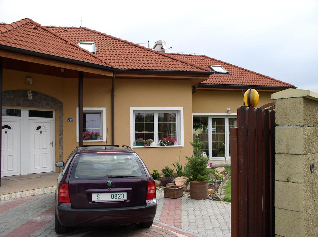 Penzion Rozkos Prŭhonice Luaran gambar