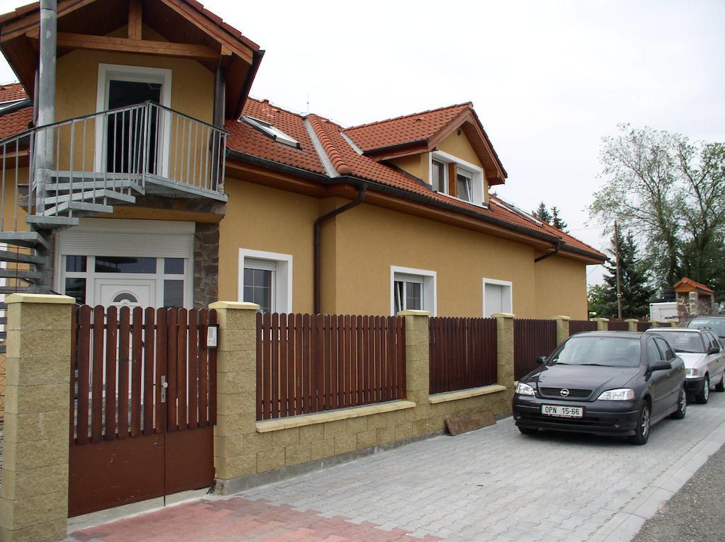Penzion Rozkos Prŭhonice Luaran gambar