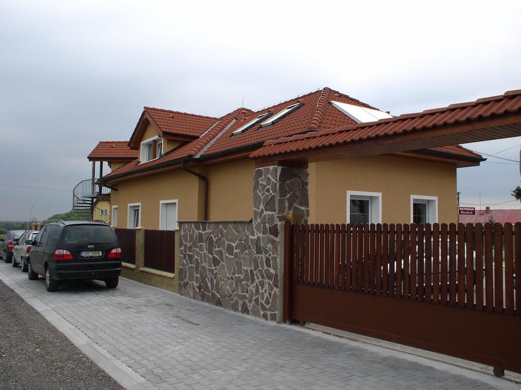 Penzion Rozkos Prŭhonice Luaran gambar