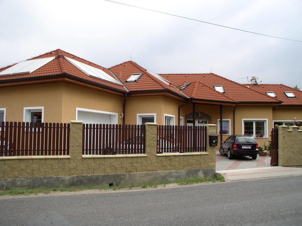 Penzion Rozkos Prŭhonice Luaran gambar